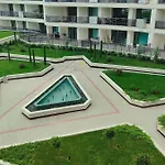 Skyline 20 With Sea View And Pool
